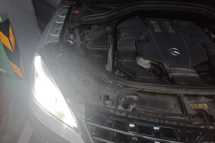 Used Mercedes-Benz M-Class 2014 ML 320 4MATIC Engine Bay Right