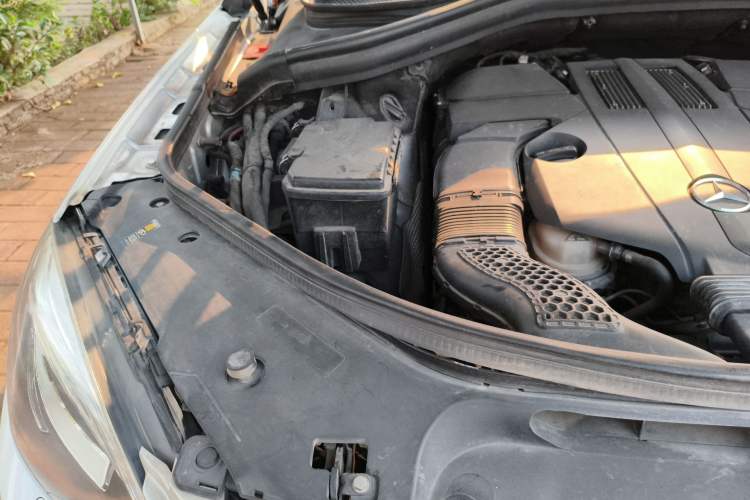 Used Mercedes-Benz M-Class 2014 ML 320 4MATIC Engine Bay Right