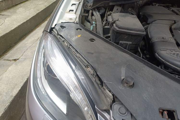 Used Mercedes-Benz M-Class 2014 ML 400 4MATIC Luxury Model Engine Bay Right