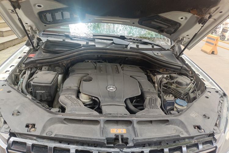 Used Mercedes-Benz M-Class 2014 ML 400 4MATIC Luxury Model Engine Bay