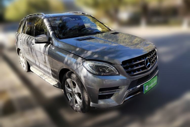 Used Mercedes-Benz M-Class 2014 ML 400 4MATIC Luxury Model Exterior 2