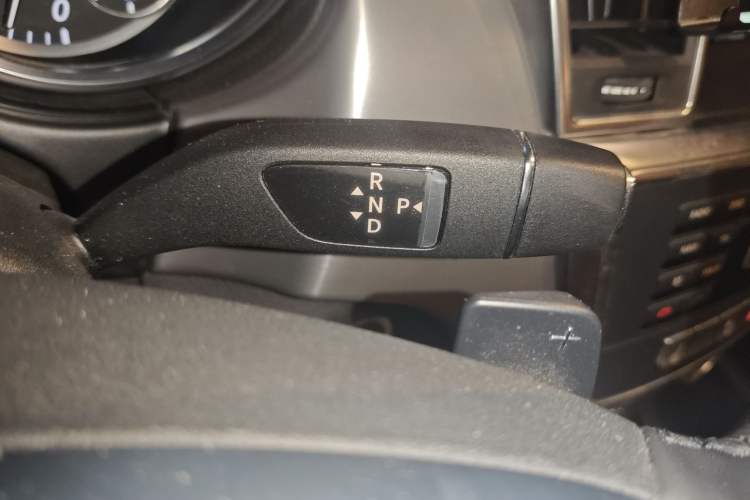 Used Mercedes-Benz M-Class 2014 ML 320 4MATIC Gear Lever