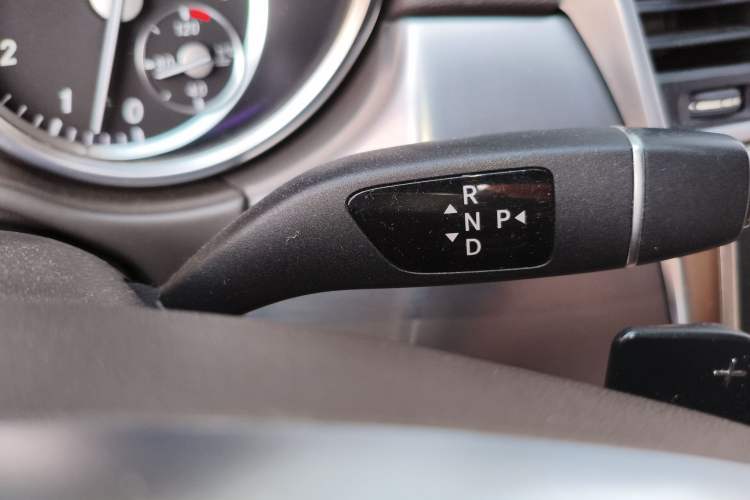 Used Mercedes-Benz M-Class 2014 ML 320 4MATIC Gear Lever