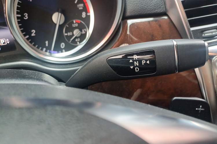 Used Mercedes-Benz M-Class 2014 ML 400 4MATIC Luxury Model Gear Lever