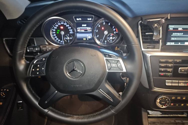 Used Mercedes-Benz M-Class 2014 ML 320 4MATIC Steering Wheel