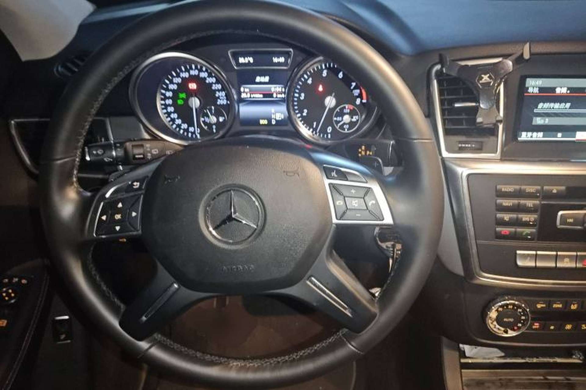 Used Mercedes-Benz M-Class 2014 ML 320 4MATIC Steering Wheel