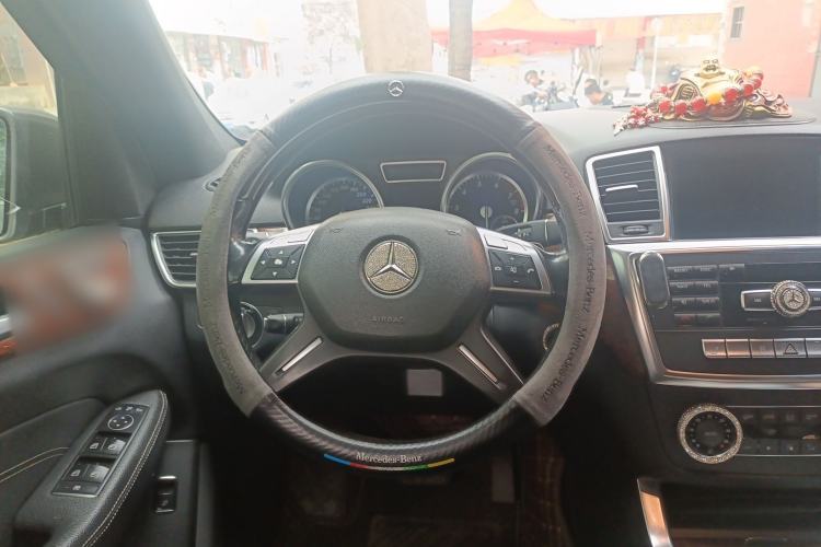 Used Mercedes-Benz M-Class 2014 ML 400 4MATIC Luxury Model Steering Wheel
