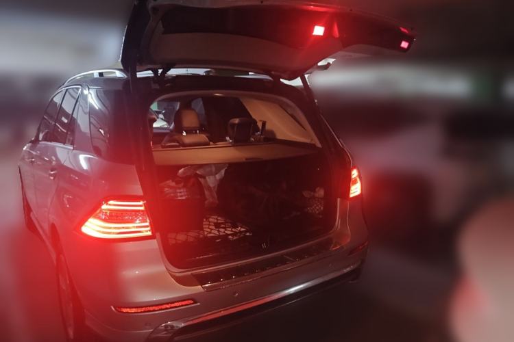Used Mercedes-Benz M-Class 2014 ML 320 4MATIC Trunk