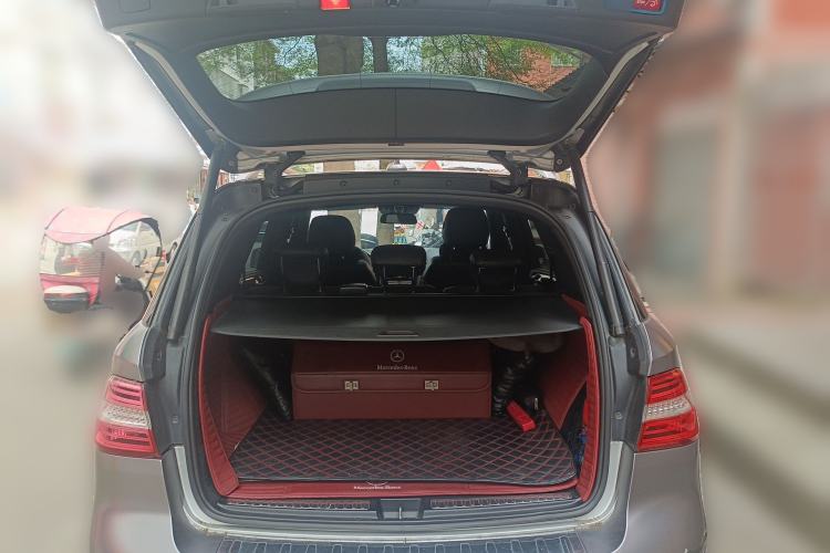 Used Mercedes-Benz M-Class 2014 ML 400 4MATIC Luxury Model Trunk