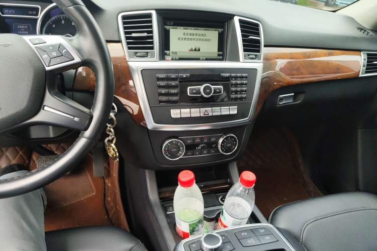 Used Mercedes-Benz M-Class 2014 ML 400 4MATIC Dynamic Model Audio And AC Panel
