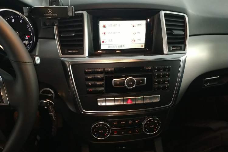 Used Mercedes-Benz M-Class 2014 ML 320 4MATIC Audio And AC Panel