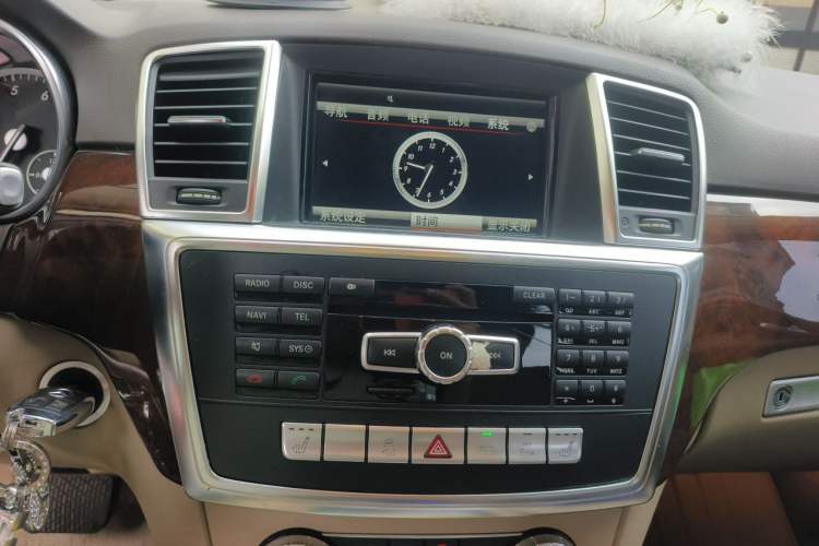 Used Mercedes-Benz M-Class 2014 ML 400 4MATIC Dynamic Model Audio And AC Panel