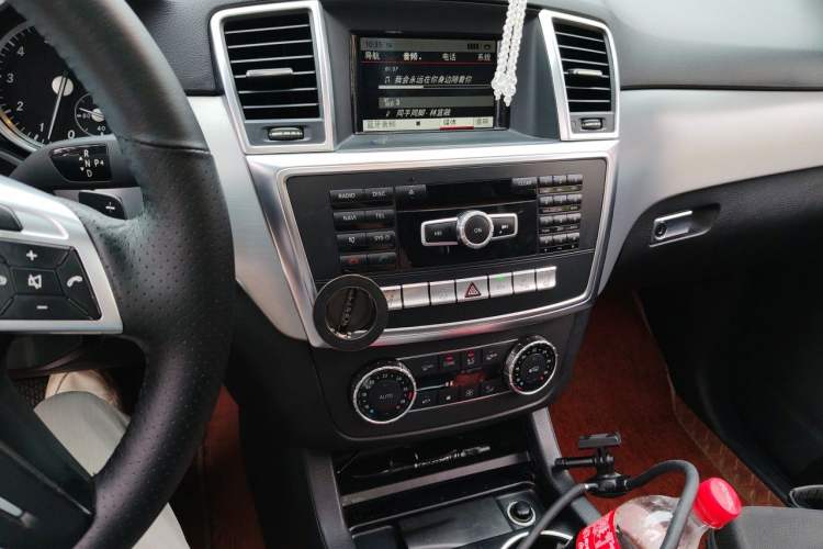 Used Mercedes-Benz M-Class 2014 ML 320 4MATIC Audio And AC Panel