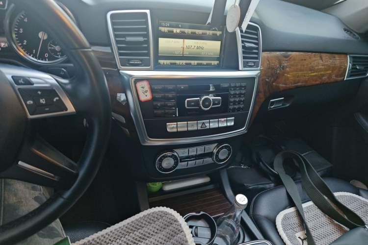 Used Mercedes-Benz M-Class 2014 ML 400 4MATIC Dynamic Model Audio And AC Panel