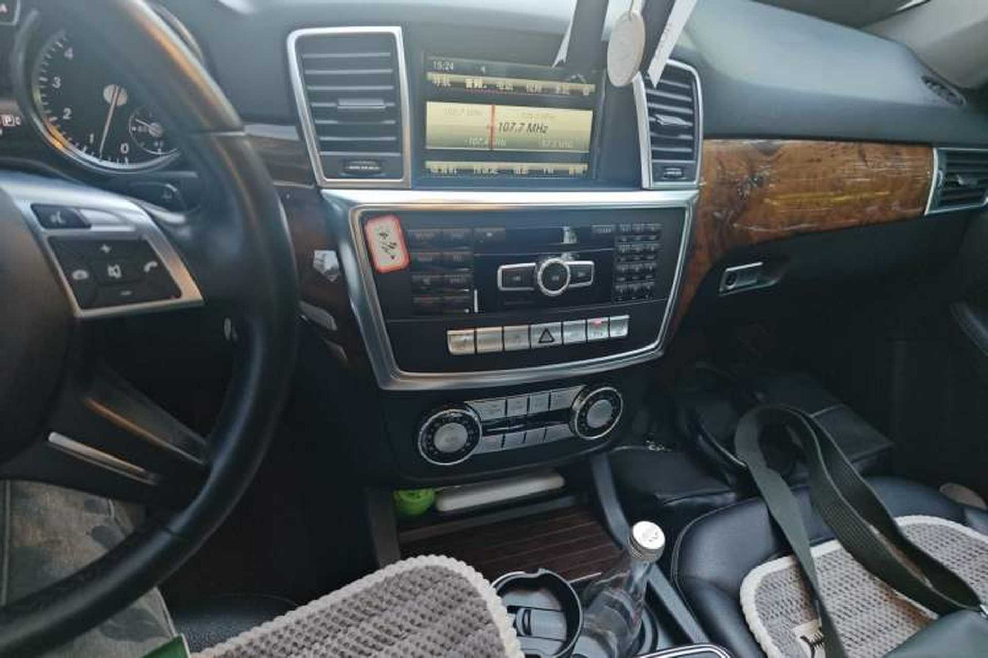 Used Mercedes-Benz M-Class 2014 ML 400 4MATIC Dynamic Model Audio And AC Panel