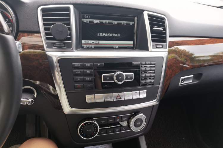 Used Mercedes-Benz M-Class  Audio And AC Panel