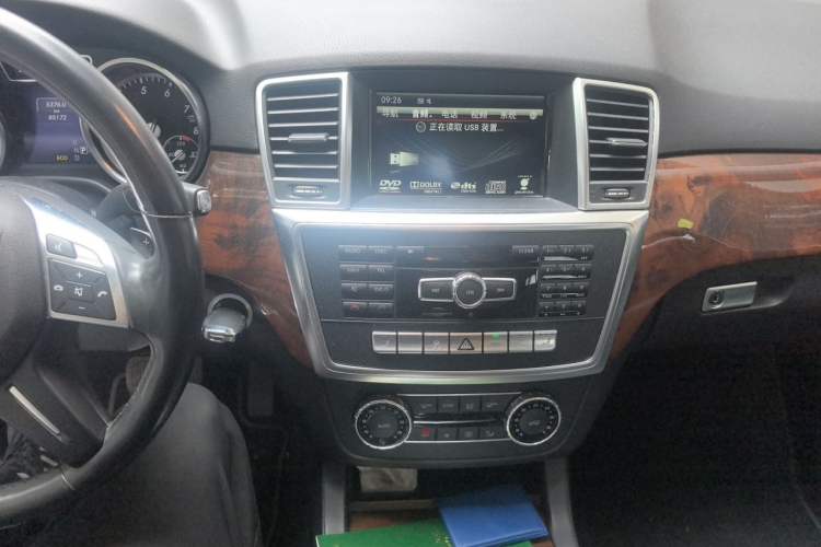 Used Mercedes-Benz M-Class 2014 ML 400 4MATIC Dynamic Model Audio And AC Panel