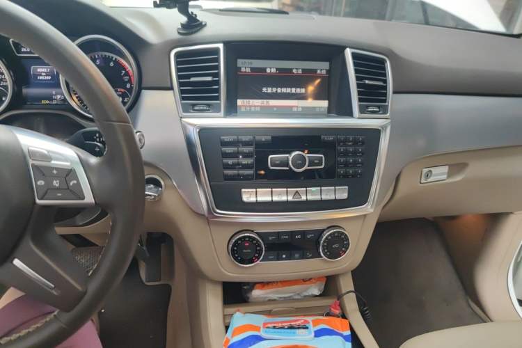Used Mercedes-Benz M-Class 2014 ML 320 4MATIC Audio And AC Panel