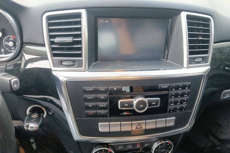 Used Mercedes-Benz M-Class 2014 ML 350 CDI 4MATIC Audio And AC Panel