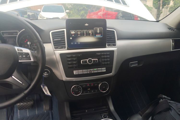 Used Mercedes-Benz M-Class 2014 ML 320 4MATIC Audio And AC Panel