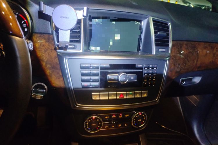 Used Mercedes-Benz M-Class 2014 ML 400 4MATIC Luxury Model Audio And AC Panel
