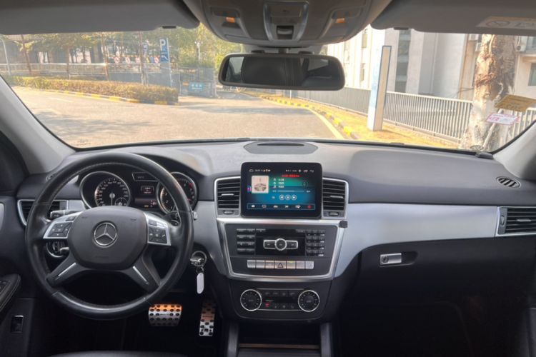 Used Mercedes-Benz M-Class 2014 ML 320 4MATIC Audio And AC Panel