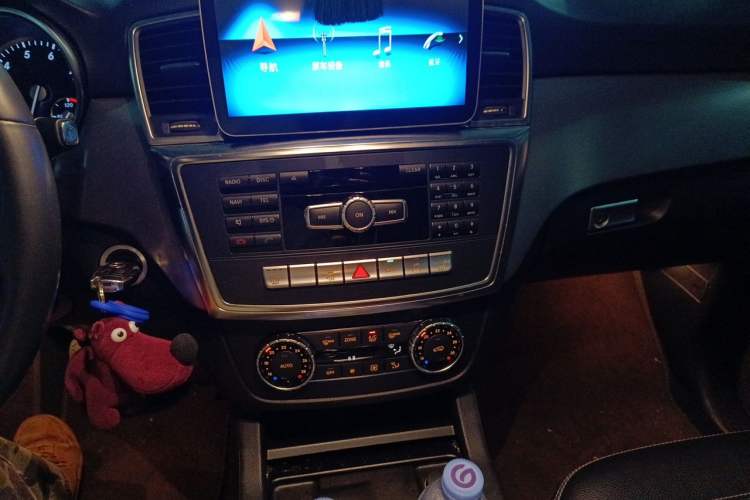 Used Mercedes-Benz M-Class 2014 ML 320 4MATIC Audio And AC Panel