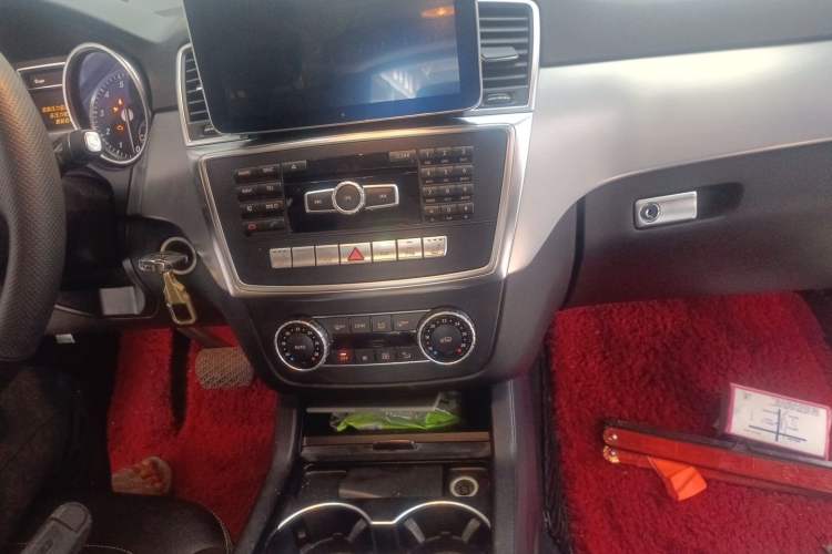 Used Mercedes-Benz M-Class 2014 ML 320 4MATIC Audio And AC Panel