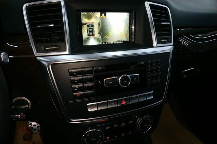 Used Mercedes-Benz M-Class 2014 ML 350 CDI 4MATIC Audio And AC Panel