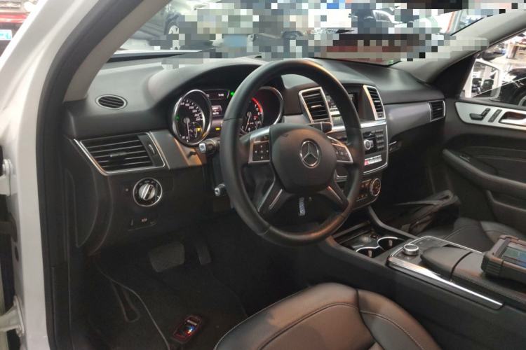 Used Mercedes-Benz M-Class 2014 ML 320 4MATIC Center Console