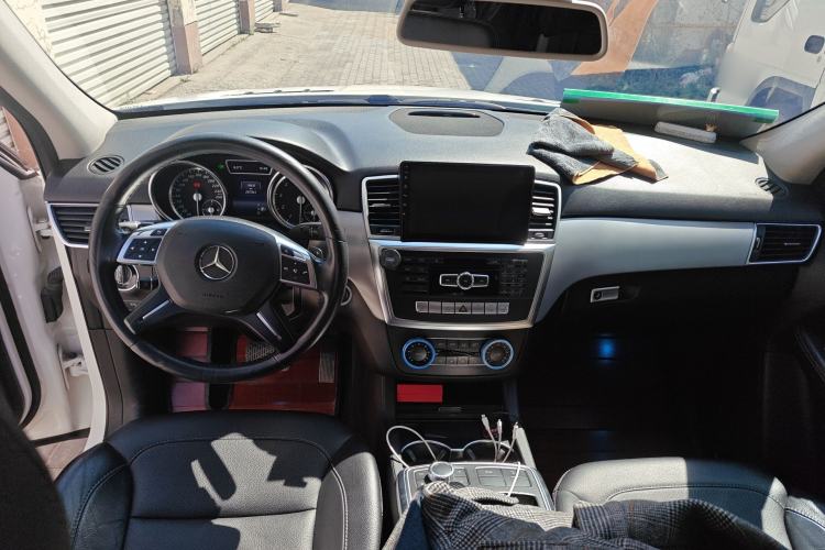 Used Mercedes-Benz M-Class 2014 ML 320 4MATIC Center Console