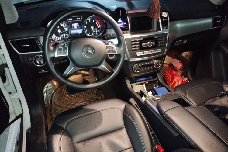 Used Mercedes-Benz M-Class 2014 ML 320 4MATIC Center Console