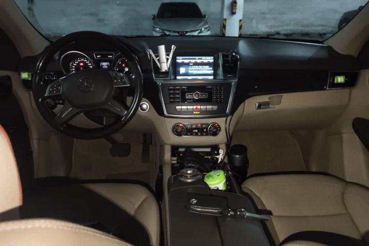 Used Mercedes-Benz M-Class  Center Console