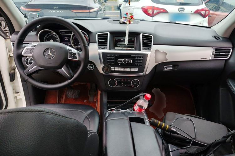 Used Mercedes-Benz M-Class 2014 ML 320 4MATIC Center Console