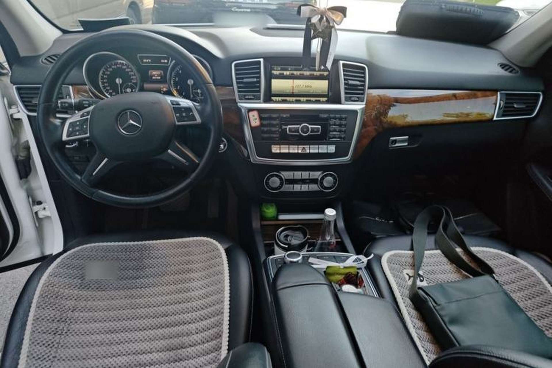 Used Mercedes-Benz M-Class 2014 ML 400 4MATIC Dynamic Model Center Console