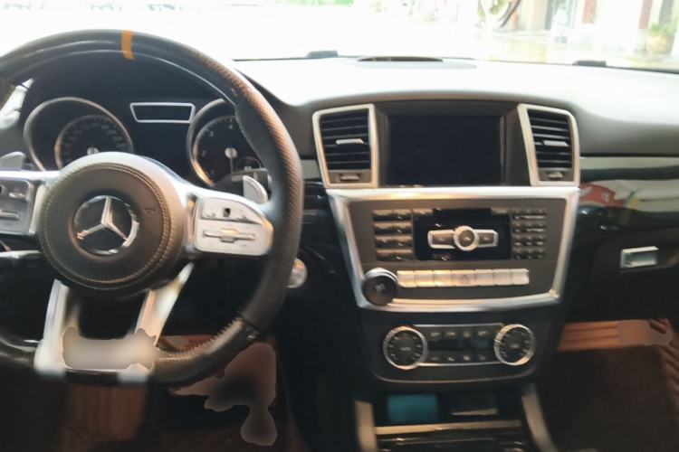 Used Mercedes-Benz M-Class 2014 ML 350 CDI 4MATIC Center Console