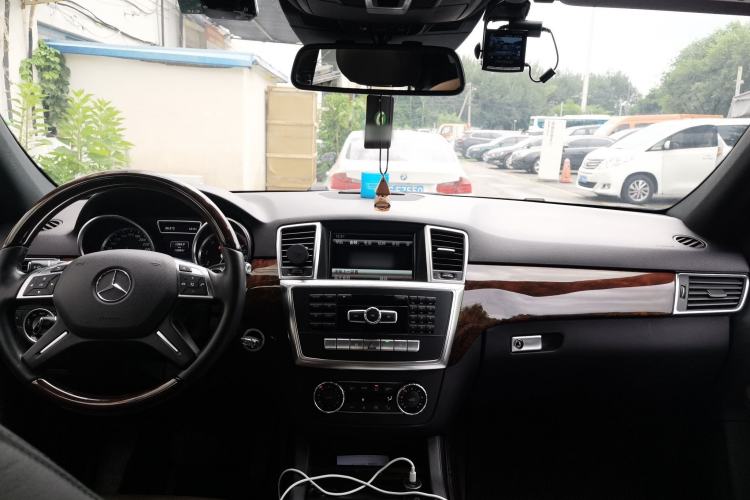Used Mercedes-Benz M-Class  Center Console