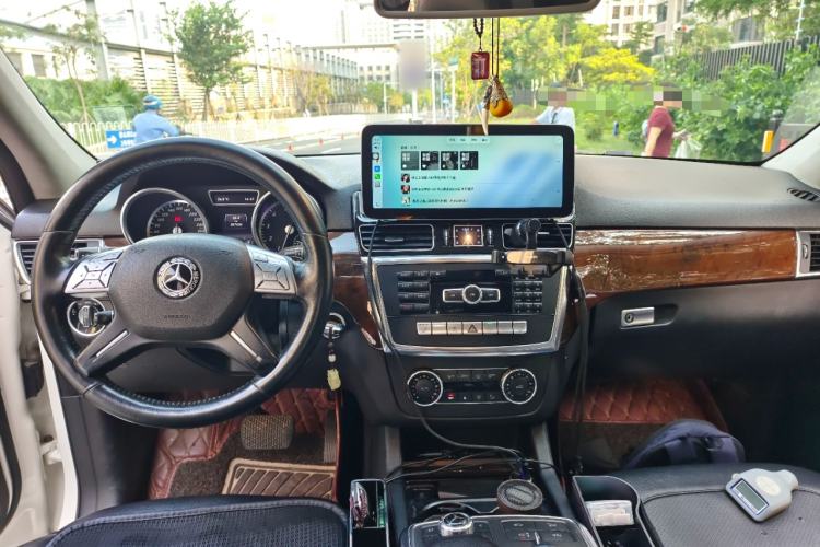Used Mercedes-Benz M-Class 2014 ML 400 4MATIC Dynamic Model Center Console