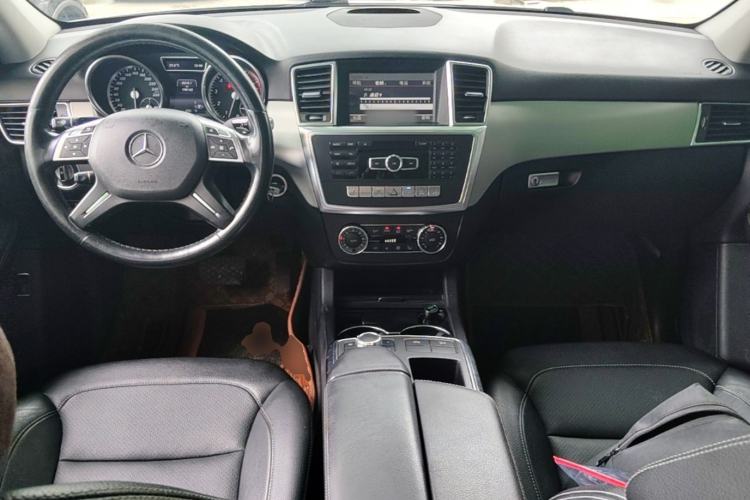 Used Mercedes-Benz M-Class 2014 ML 320 4MATIC Center Console