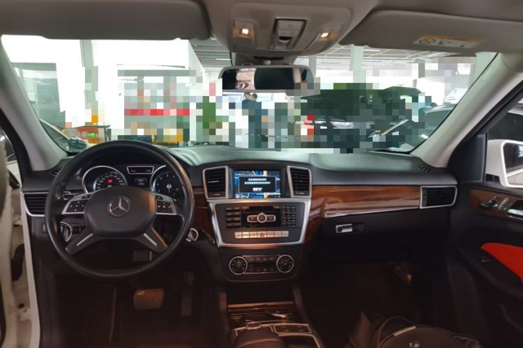 Used Mercedes-Benz M-Class 2014 ML 400 4MATIC Dynamic Model Center Console
