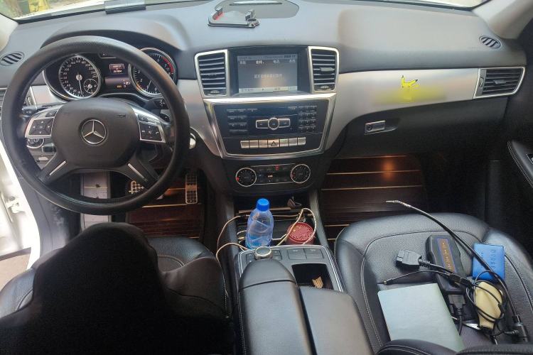 Used Mercedes-Benz M-Class 2014 ML 320 4MATIC Center Console