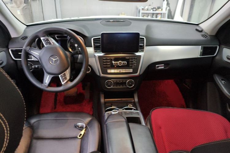 Used Mercedes-Benz M-Class 2014 ML 320 4MATIC Center Console