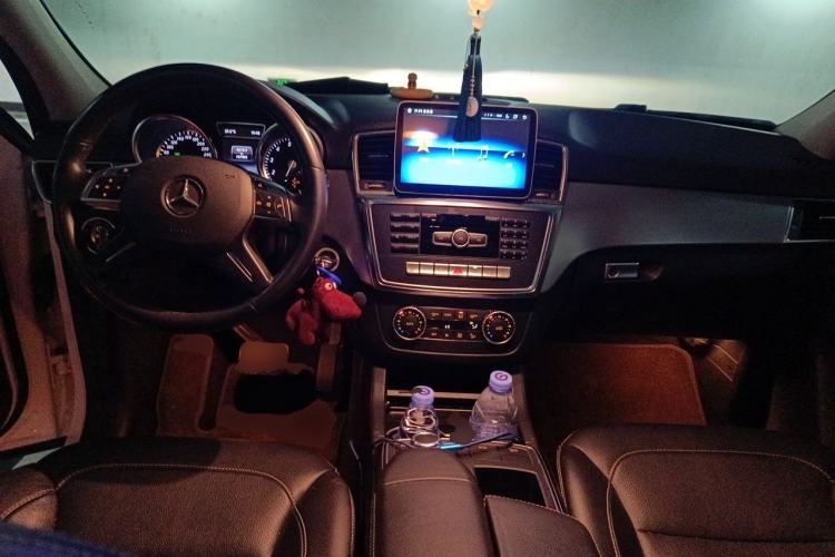 Used Mercedes-Benz M-Class 2014 ML 320 4MATIC Center Console