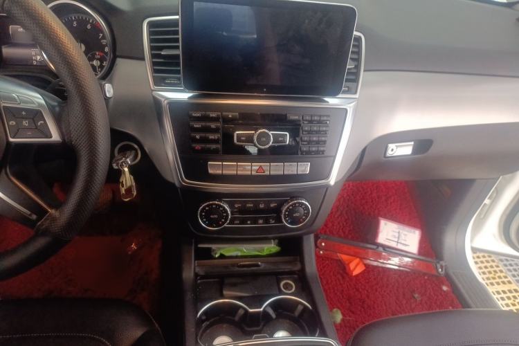 Used Mercedes-Benz M-Class 2014 ML 320 4MATIC Center Console