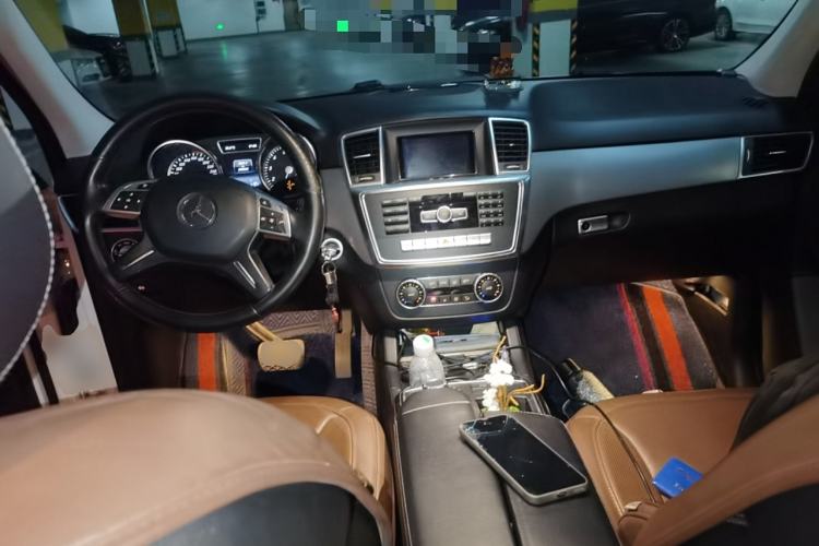 Used Mercedes-Benz M-Class 2014 ML 320 4MATIC Center Console