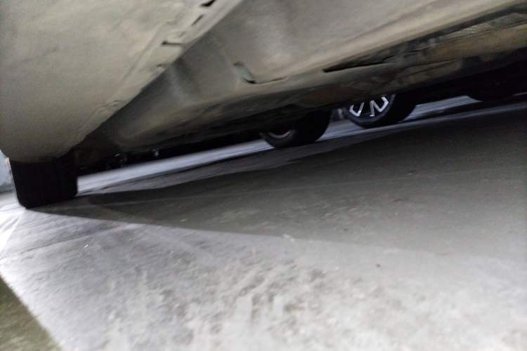 Used Mercedes-Benz M-Class 2014 ML 320 4MATIC Chassis Front Left