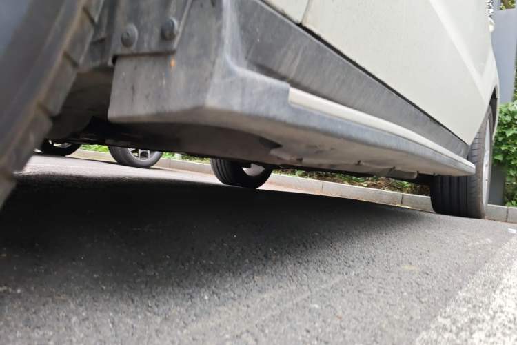 Used Mercedes-Benz M-Class 2014 ML 320 4MATIC Chassis Front Left