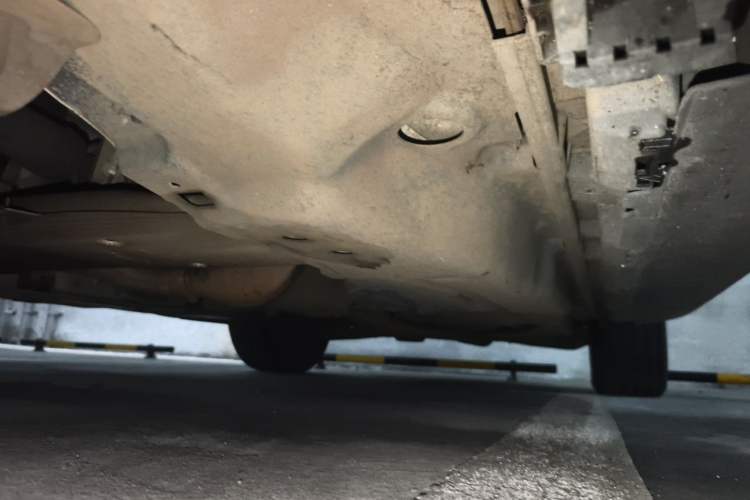 Used Mercedes-Benz M-Class  Chassis Front Left