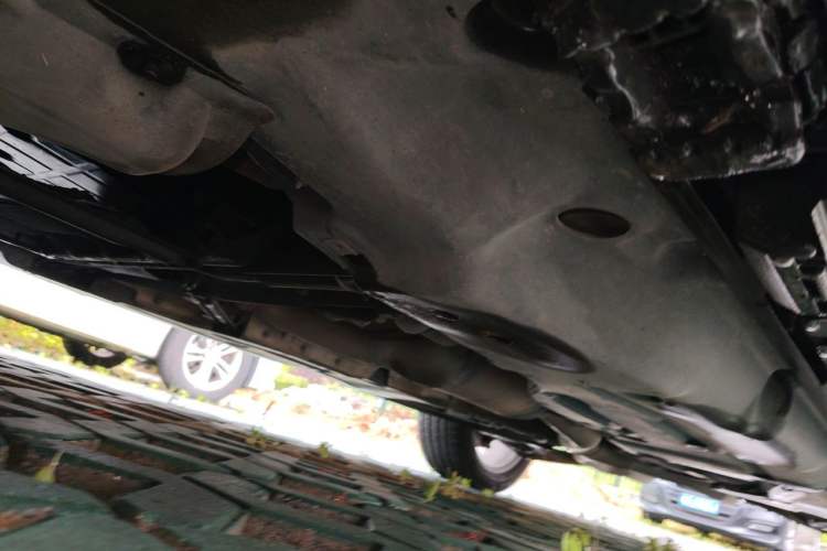 Used Mercedes-Benz M-Class 2014 ML 320 4MATIC Chassis Front Left