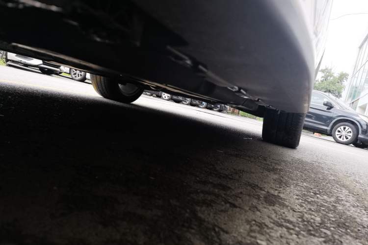 Used Mercedes-Benz M-Class  Chassis Front Left